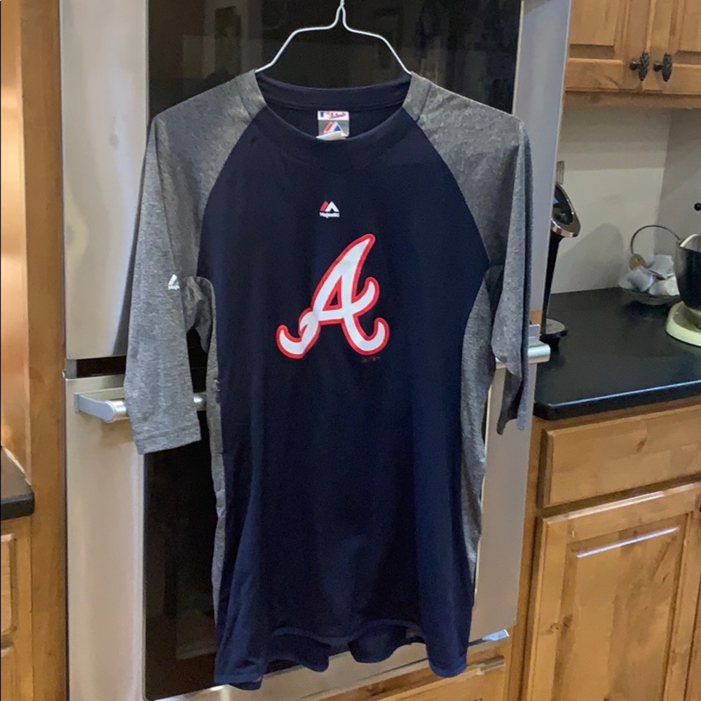 Atlanta Braves Majestic Therma Base shirt